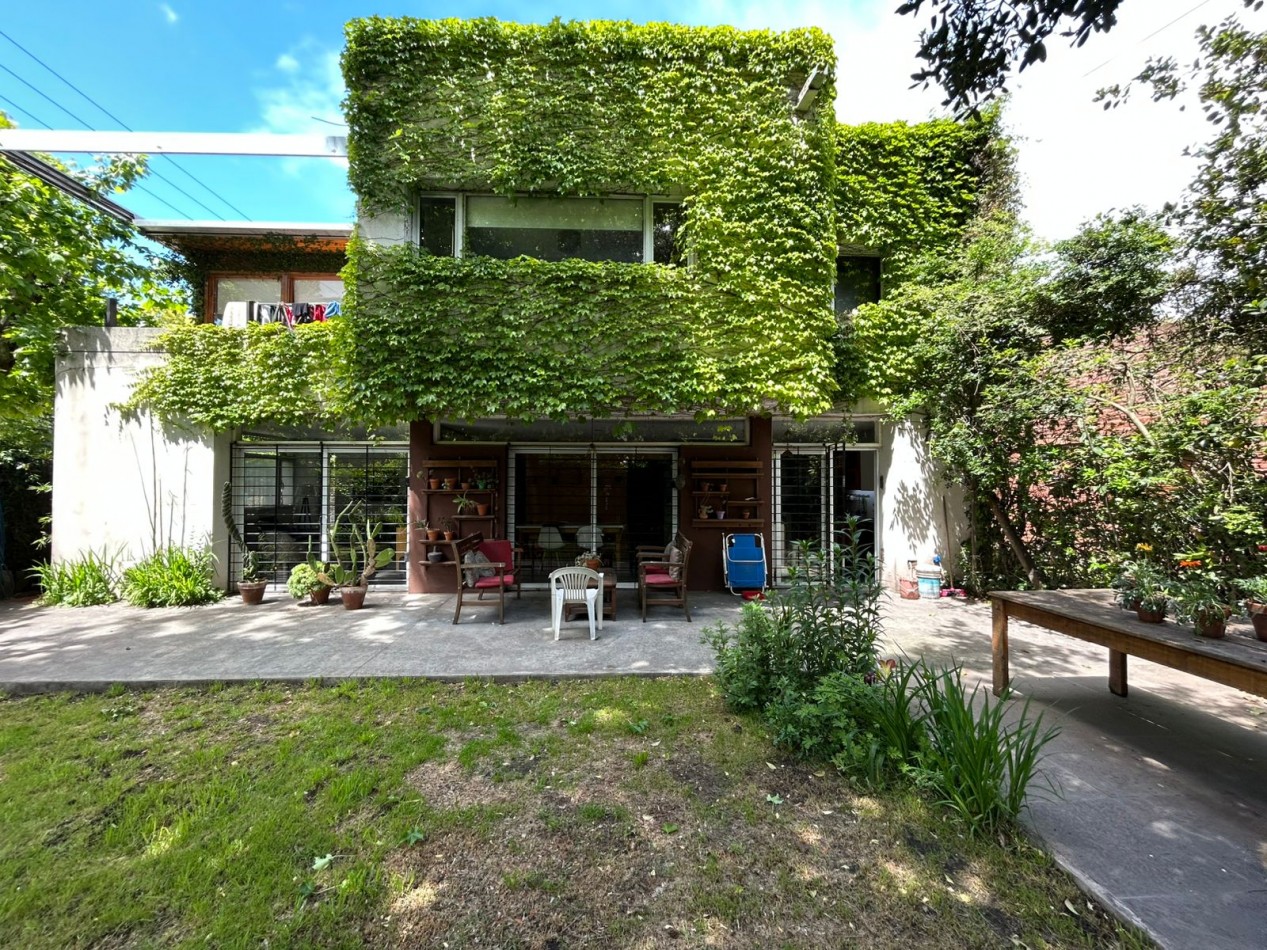 CASA EN PH TOTALMENTE INDEPENDIENTE 4 AMBIENTES CON ESCRITORIO QUINCHO CUBIERTO Y PARQUE .APTO CREDITO