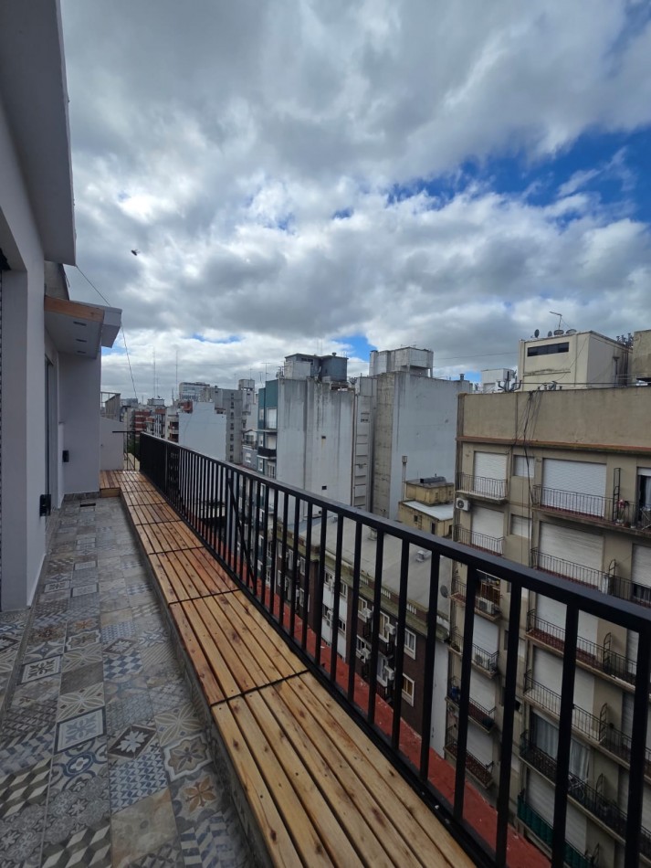 DEPARTAMENTO DOS AMBIENTES A LA CALLE RECICLADO.