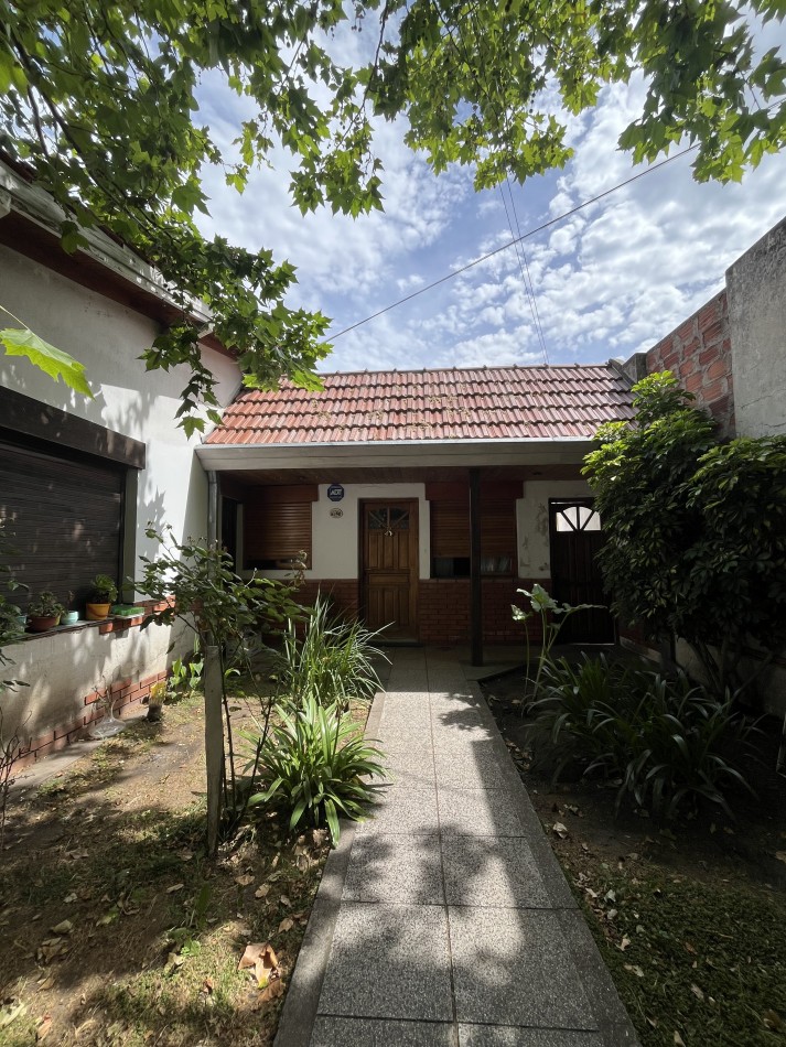 VENTA DOS PH 2 Y 3 AMBIENTES A RECICLAR EN POMPEYA. VENTA EN BLOCK 