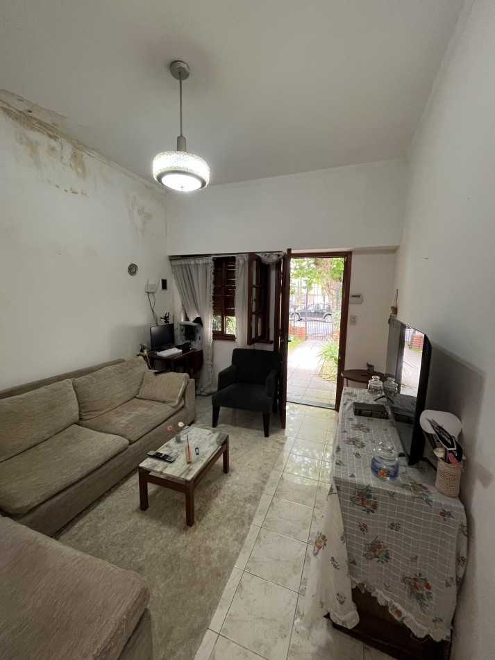 VENTA DOS PH 2 Y 3 AMBIENTES A RECICLAR EN POMPEYA. VENTA EN BLOCK 