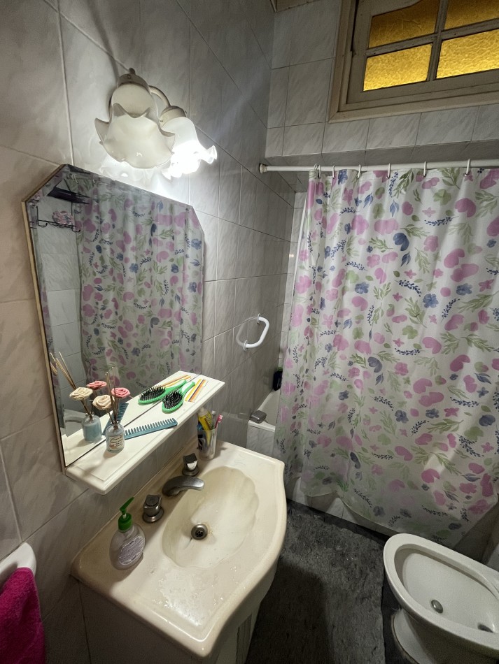 VENTA DOS PH 2 Y 3 AMBIENTES A RECICLAR EN POMPEYA. VENTA EN BLOCK 