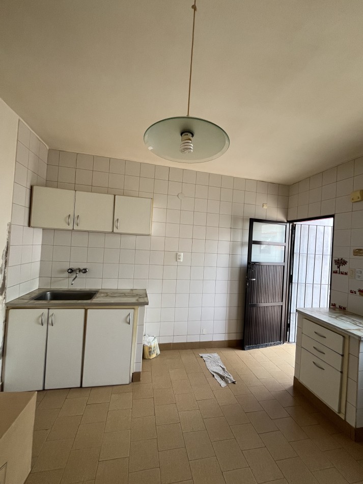 VENTA DOS PH 2 Y 3 AMBIENTES A RECICLAR EN POMPEYA. VENTA EN BLOCK 