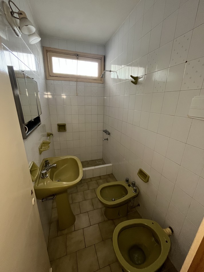 VENTA DOS PH 2 Y 3 AMBIENTES A RECICLAR EN POMPEYA. VENTA EN BLOCK 