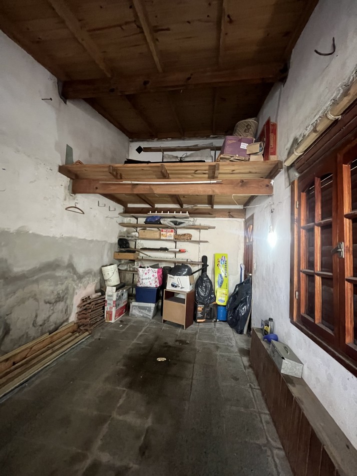 VENTA DOS PH 2 Y 3 AMBIENTES A RECICLAR EN POMPEYA. VENTA EN BLOCK 