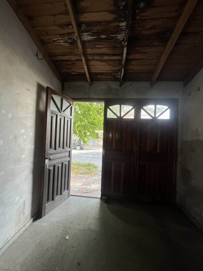 VENTA DOS PH 2 Y 3 AMBIENTES A RECICLAR EN POMPEYA. VENTA EN BLOCK 