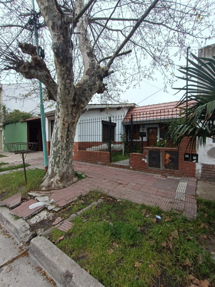 VENTA DOS PH 2 Y 3 AMBIENTES A RECICLAR EN POMPEYA. VENTA EN BLOCK 