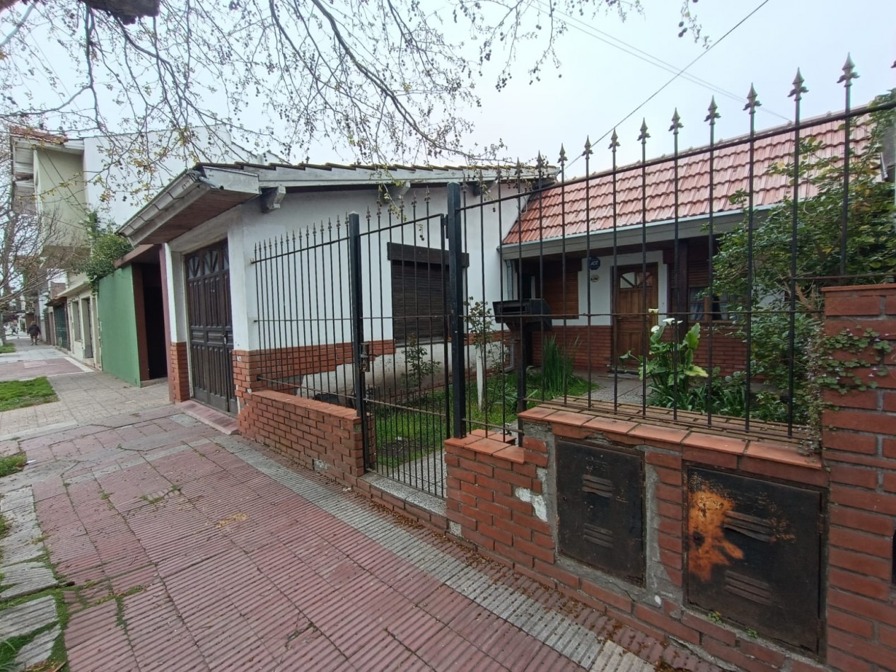 VENTA DOS PH 2 Y 3 AMBIENTES A RECICLAR EN POMPEYA. VENTA EN BLOCK 