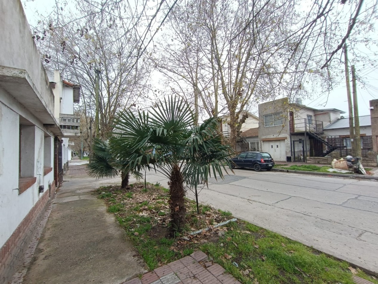 VENTA DOS PH 2 Y 3 AMBIENTES A RECICLAR EN POMPEYA. VENTA EN BLOCK 
