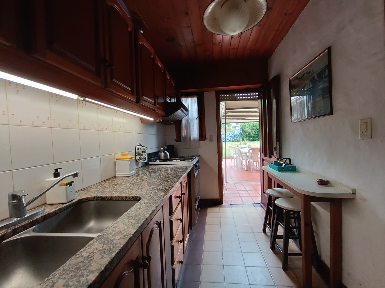 Casa 3 ambientes sobre dos lotes + departamento, cochera, quincho parque en Colinas de Peralta Ramos
