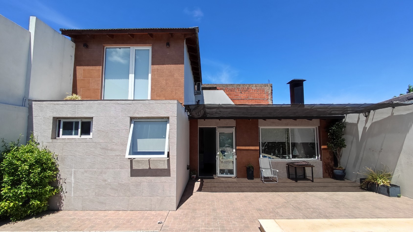 Chalet 5 ambientes C/pileta y Quincho