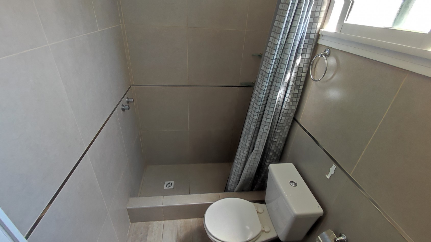 Chalet 5 ambientes C/pileta y Quincho