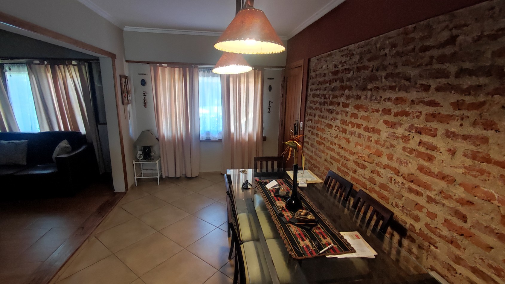 Chalet 5 ambientes C/pileta y Quincho