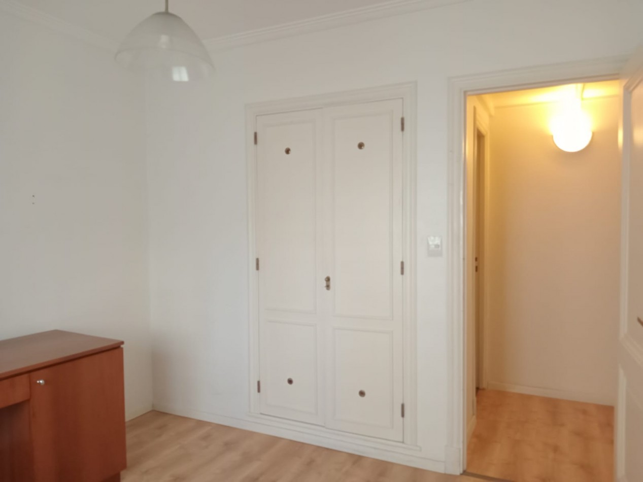 SEMIPISO 4 AMBIENTES CON BALCON SALIENTE Y COCHERA