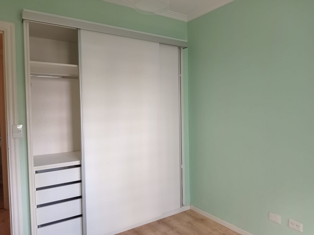 SEMIPISO 4 AMBIENTES CON BALCON SALIENTE Y COCHERA