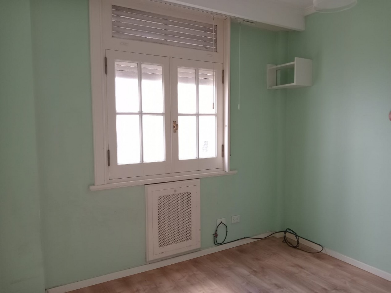 SEMIPISO 4 AMBIENTES CON BALCON SALIENTE Y COCHERA