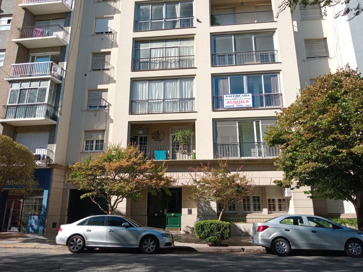 SEMIPISO 4 AMBIENTES CON BALCON SALIENTE Y COCHERA