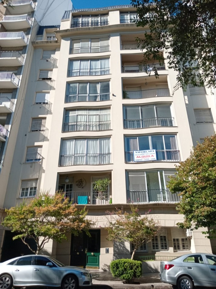 SEMIPISO 4 AMBIENTES CON BALCON SALIENTE Y COCHERA