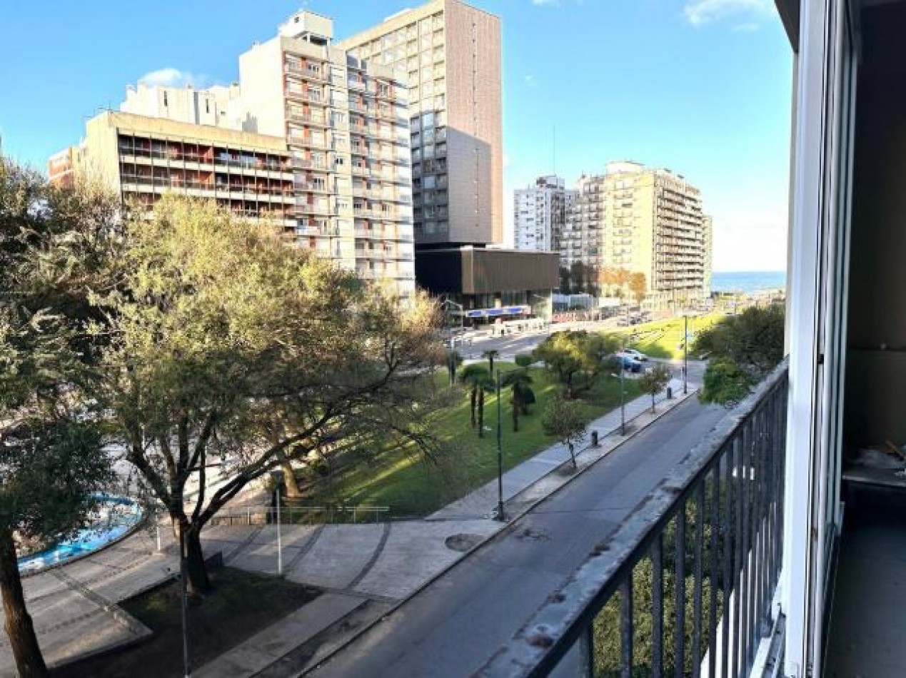SEMIPISO 4 AMBIENTES CON BALCON SALIENTE Y COCHERA