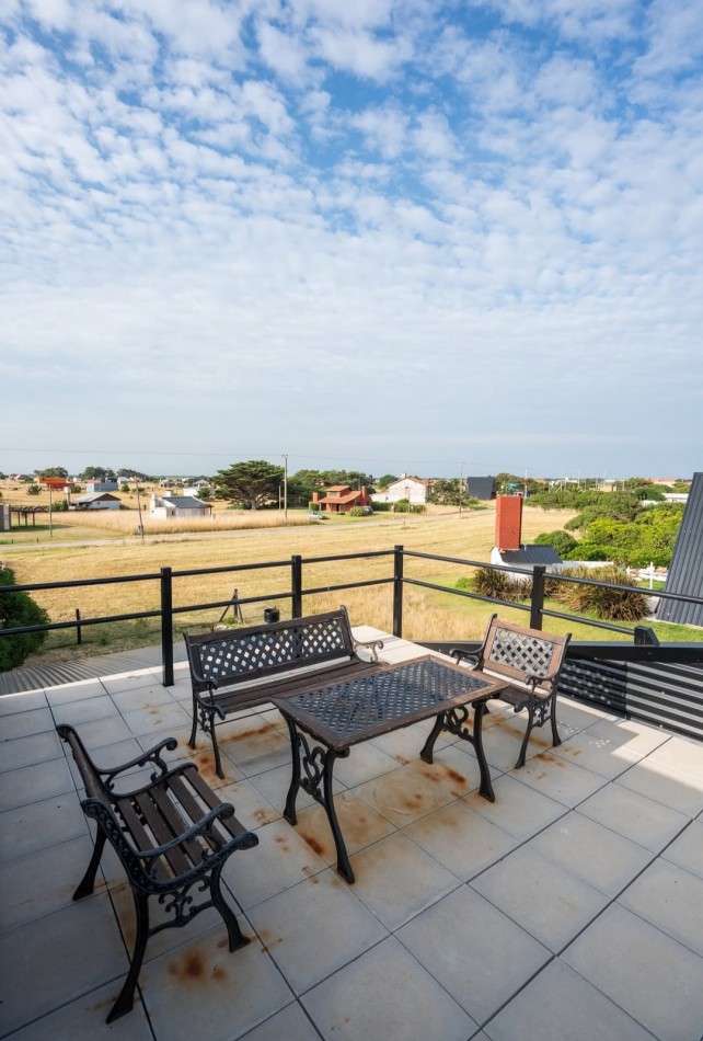 CASA EN VENTA EN EL MARQUESADO. FRENTE AL MAR