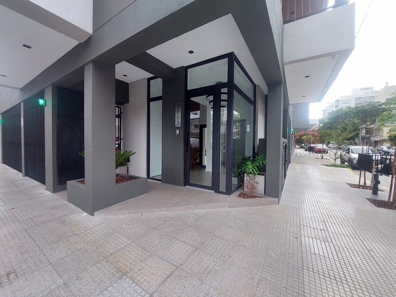Tres ambientes con gran balcon, parrilla y cochera doble.