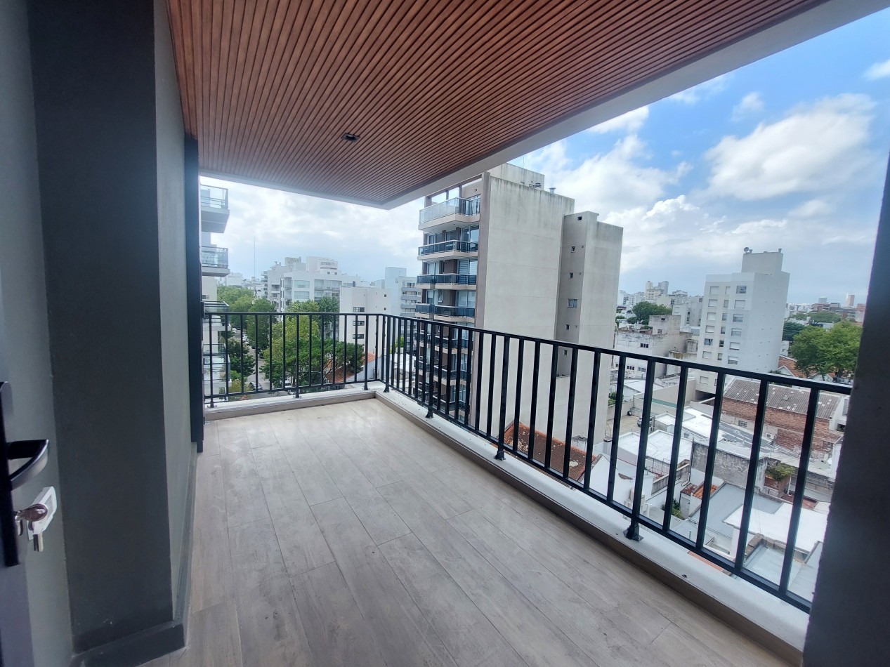 Tres ambientes con gran balcon, parrilla y cochera doble.