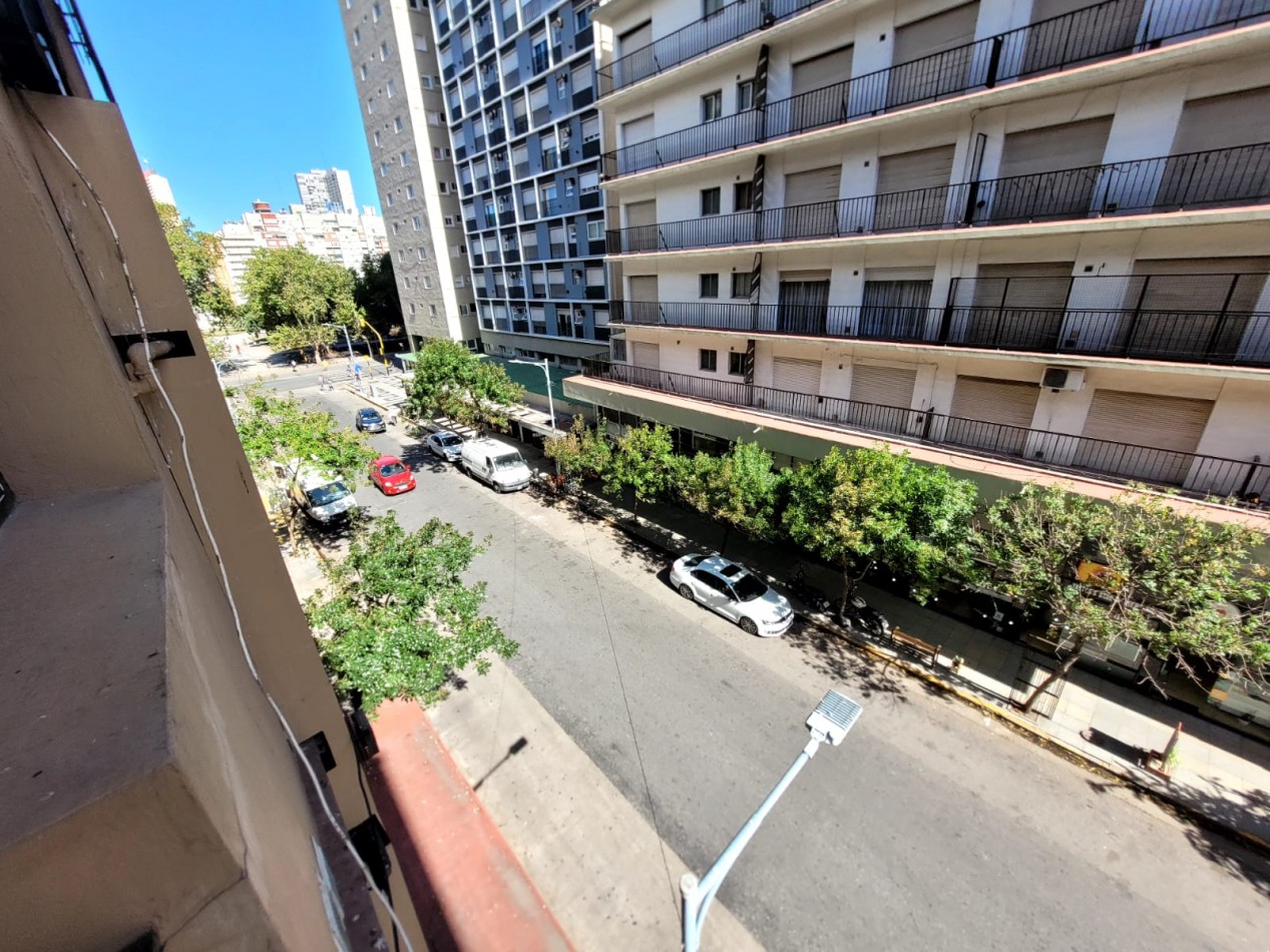 VENTA MONOAMBIENTE RECICLADO CON BALCON A LA CALLE PLAZA COLON