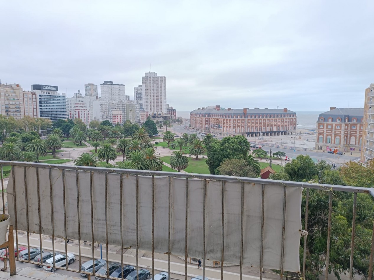 VENTA DEPARTAMENTO 2 AMBIENTES  A LA CALLE CON VISTA AL MAR Y PLAZA COLON + DEPENDENCIA