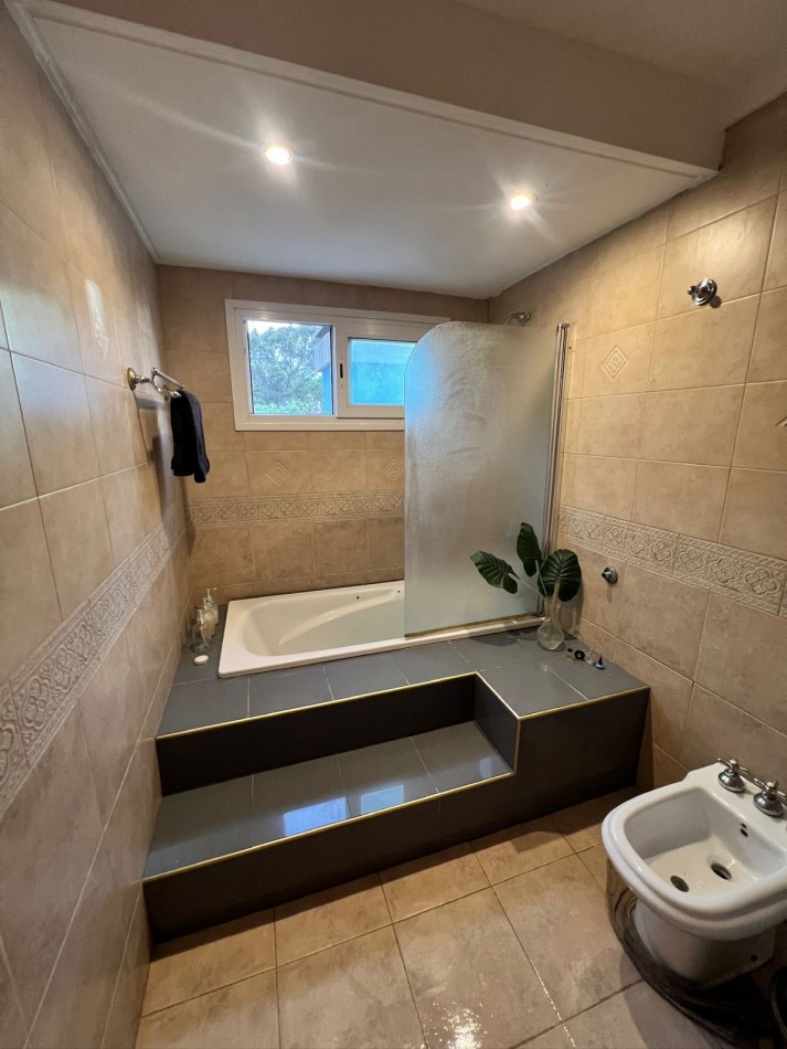 VENTA CASA 3 AMBIENTES A 150 METROS DEL MAR-
