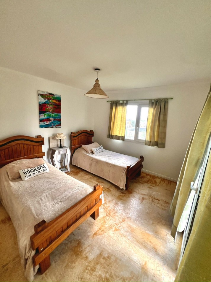 VENTA CASA 3 AMBIENTES A 150 METROS DEL MAR-