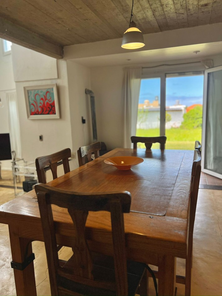 VENTA CASA 3 AMBIENTES A 150 METROS DEL MAR-