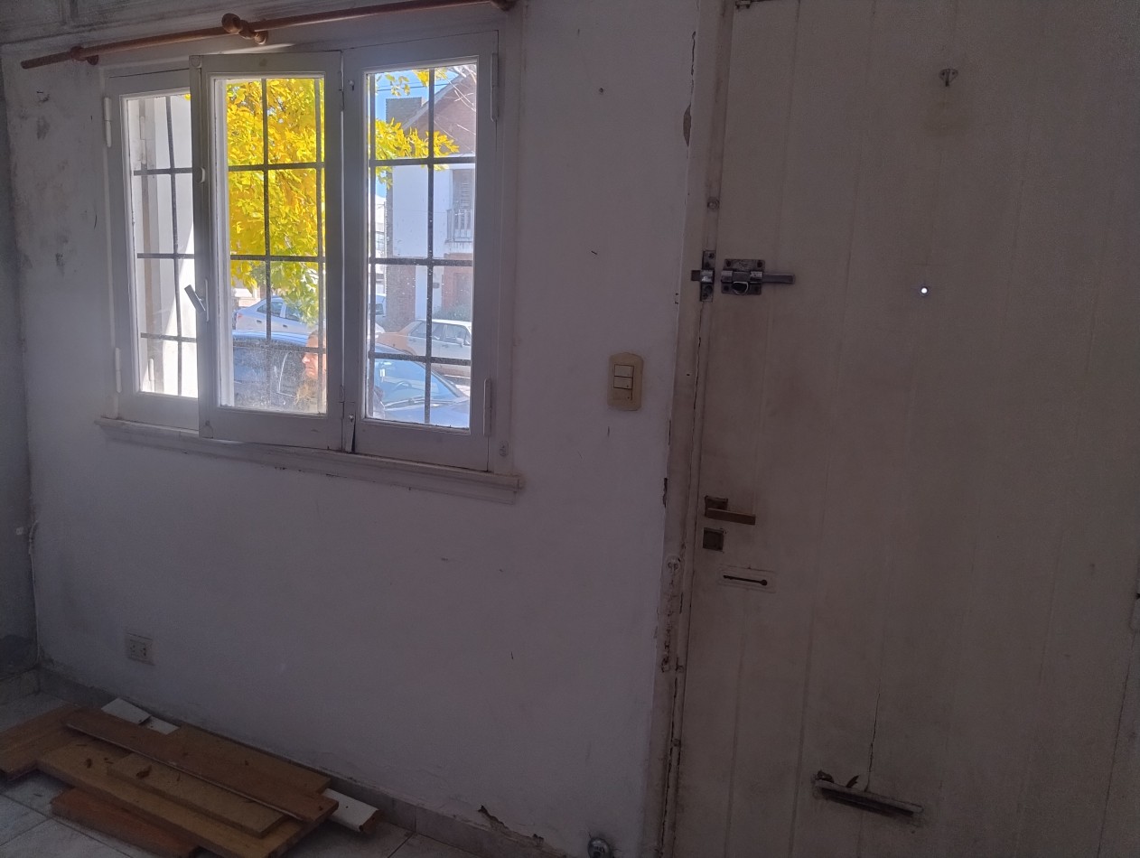 Ph 3 amb con patio a reciclar ubicado en paso y Jujuy 