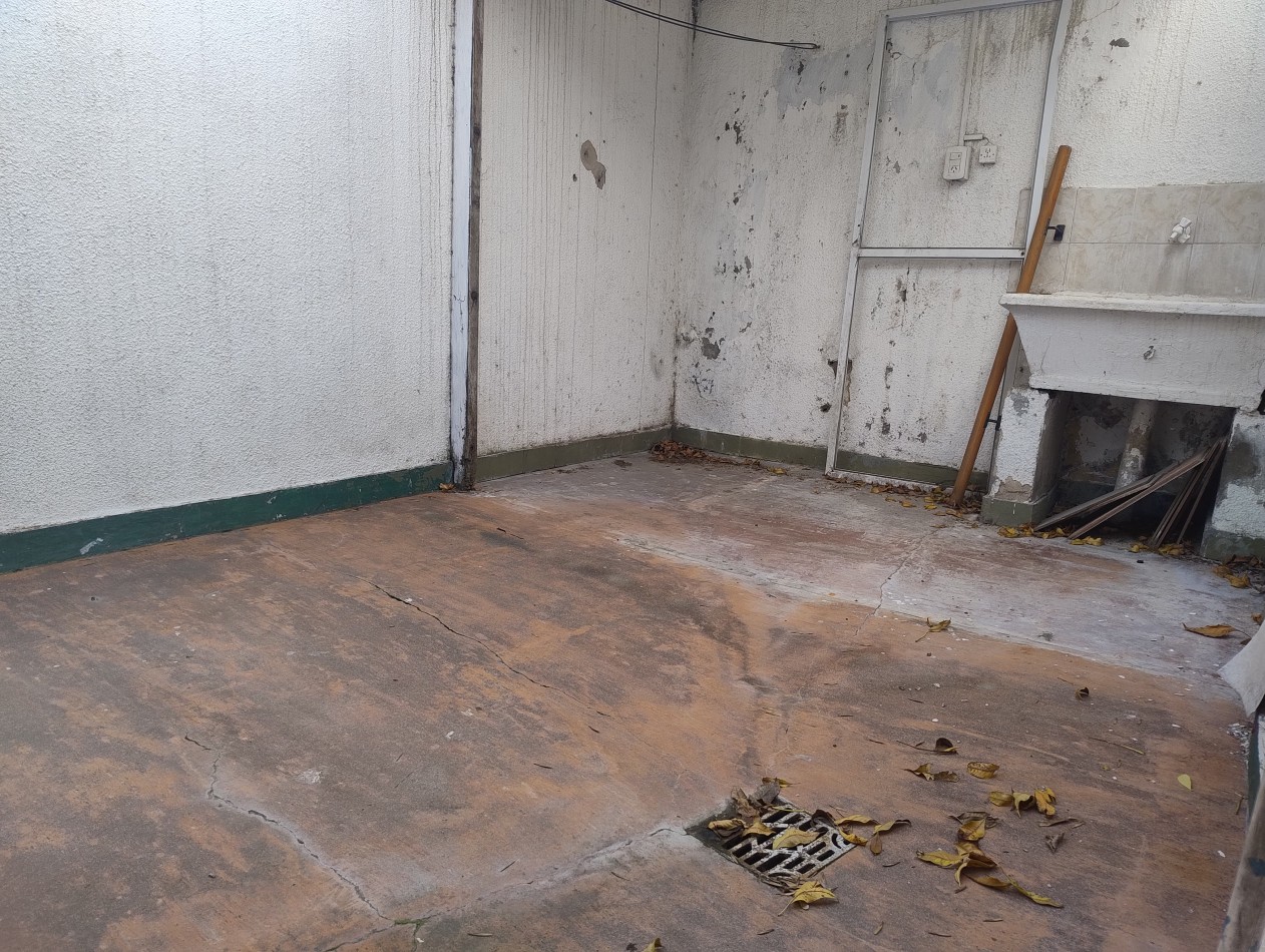 Ph 3 amb con patio a reciclar ubicado en paso y Jujuy 