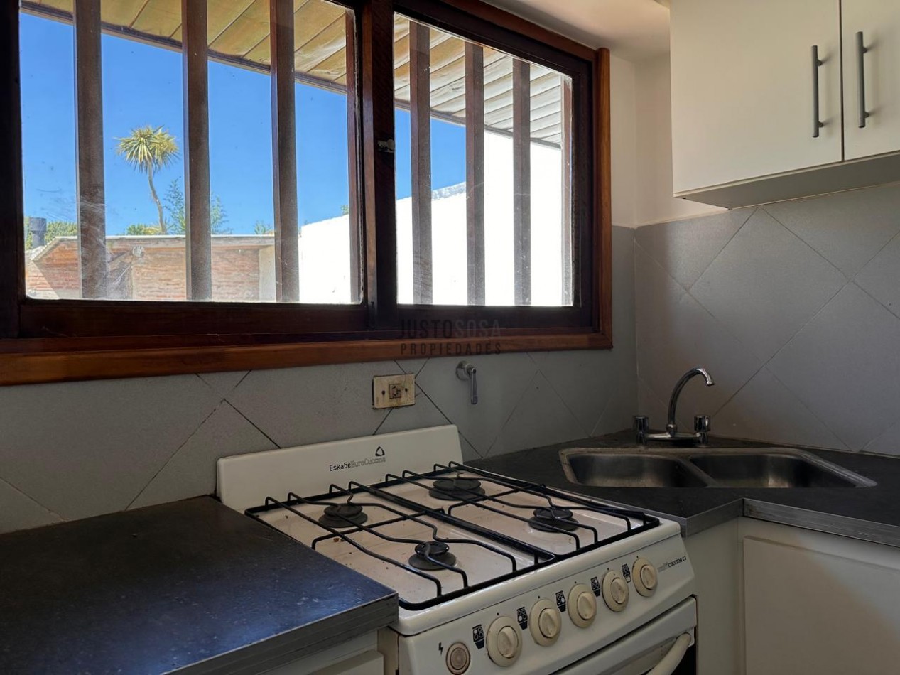 VENTA CASA 4 AMBIENTES CON PARQUE EN LOS PINARES