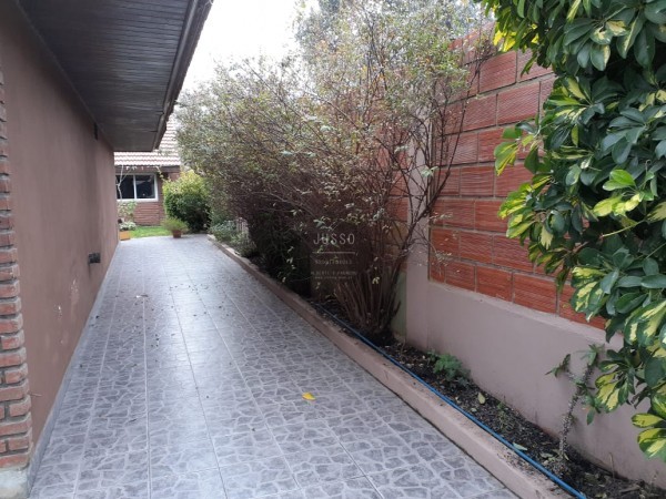 CASA 5 AMBIENTES CON PARQUE Y QUINCHO - BARRIO JARDIN PERALTA RAMOS-APTA CREDITO
