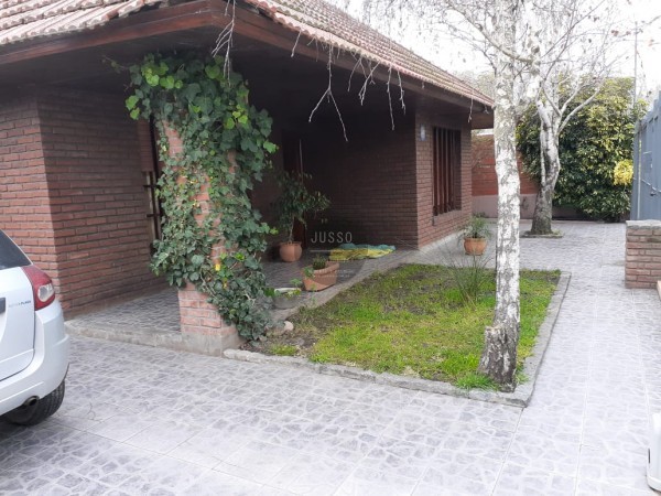 CASA 5 AMBIENTES CON PARQUE Y QUINCHO - BARRIO JARDIN PERALTA RAMOS-APTA CREDITO