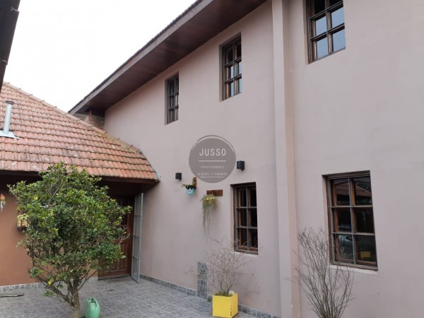 CASA 5 AMBIENTES CON PARQUE Y QUINCHO - BARRIO JARDIN PERALTA RAMOS-APTA CREDITO