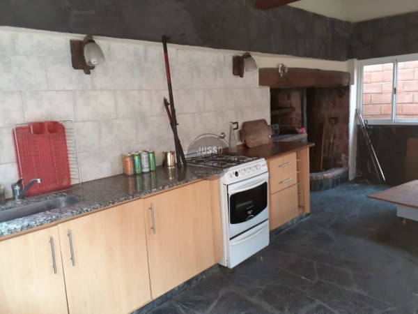 CASA 5 AMBIENTES CON PARQUE Y QUINCHO - BARRIO JARDIN PERALTA RAMOS-APTA CREDITO