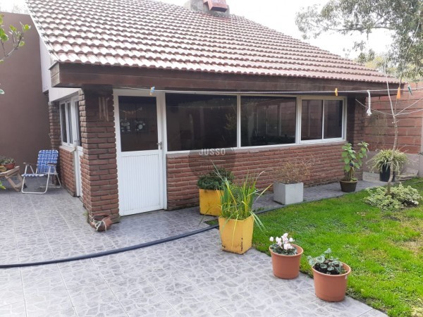 CASA 5 AMBIENTES CON PARQUE Y QUINCHO - BARRIO JARDIN PERALTA RAMOS-APTA CREDITO