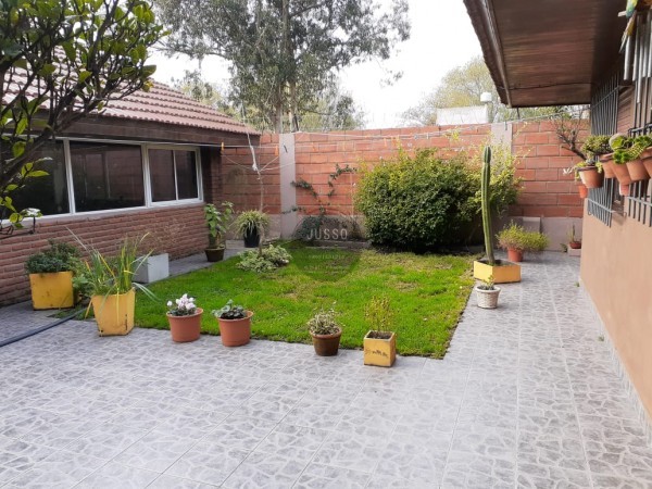 CASA 5 AMBIENTES CON PARQUE Y QUINCHO - BARRIO JARDIN PERALTA RAMOS-APTA CREDITO