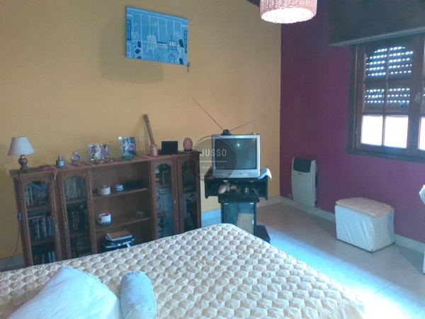 CASA 5 AMBIENTES CON PARQUE Y QUINCHO - BARRIO JARDIN PERALTA RAMOS-APTA CREDITO