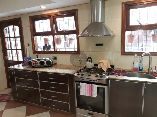 CASA 5 AMBIENTES CON PARQUE Y QUINCHO - BARRIO JARDIN PERALTA RAMOS-APTA CREDITO