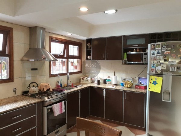CASA 5 AMBIENTES CON PARQUE Y QUINCHO - BARRIO JARDIN PERALTA RAMOS-APTA CREDITO