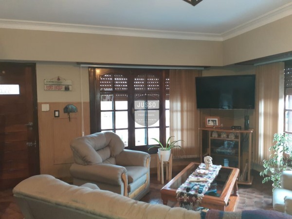 CASA 5 AMBIENTES CON PARQUE Y QUINCHO - BARRIO JARDIN PERALTA RAMOS-APTA CREDITO