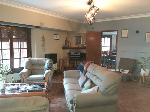 CASA 5 AMBIENTES CON PARQUE Y QUINCHO - BARRIO JARDIN PERALTA RAMOS-APTA CREDITO