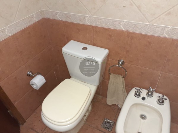 CASA 5 AMBIENTES CON PARQUE Y QUINCHO - BARRIO JARDIN PERALTA RAMOS-APTA CREDITO