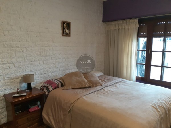 CASA 5 AMBIENTES CON PARQUE Y QUINCHO - BARRIO JARDIN PERALTA RAMOS-APTA CREDITO