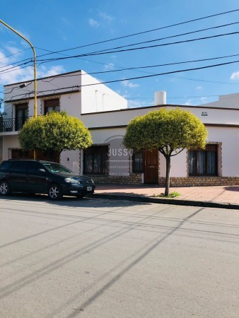 CASA 4 AMBIENTES VENTA TRES ARROYOS CENTRICA