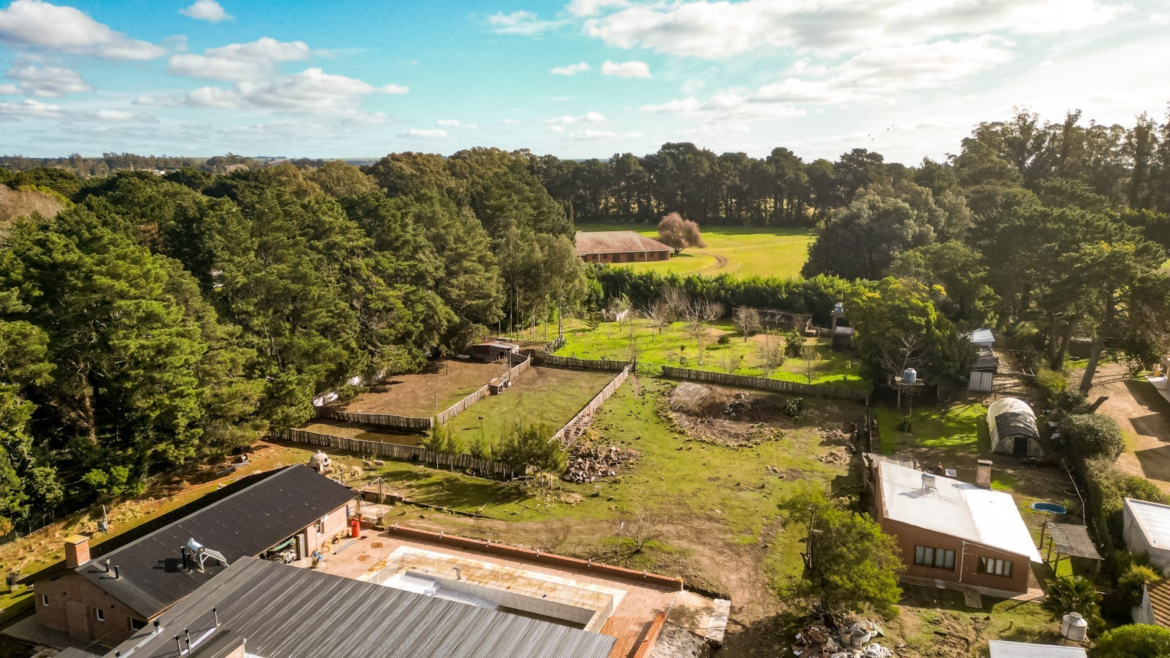 Casa quinta + Salon de Fiestas- Casa de caseros - una hectarea en Sierra de los Padres-1 hectarea