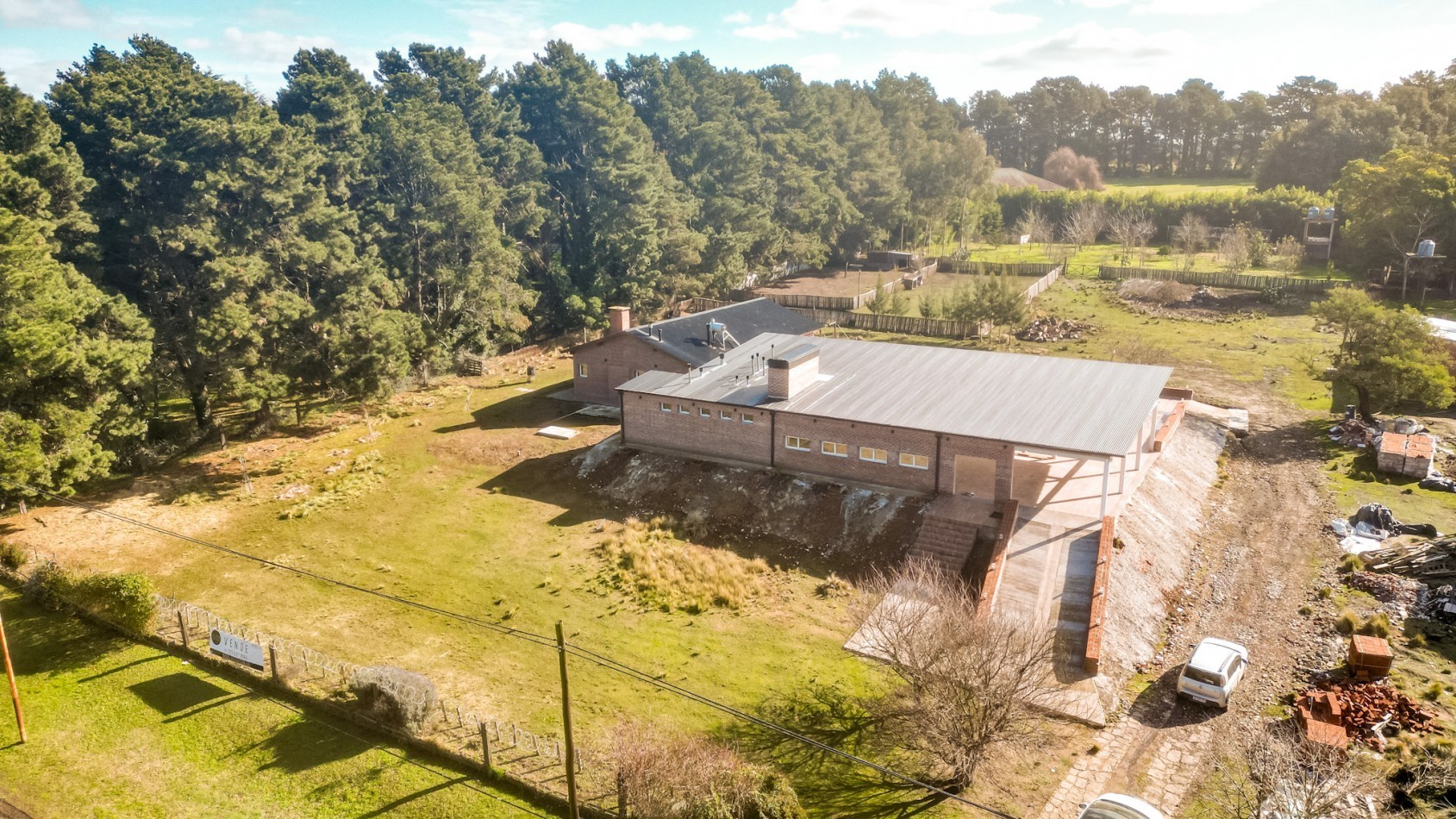 Casa quinta + Salon de Fiestas- Casa de caseros - una hectarea en Sierra de los Padres-1 hectarea