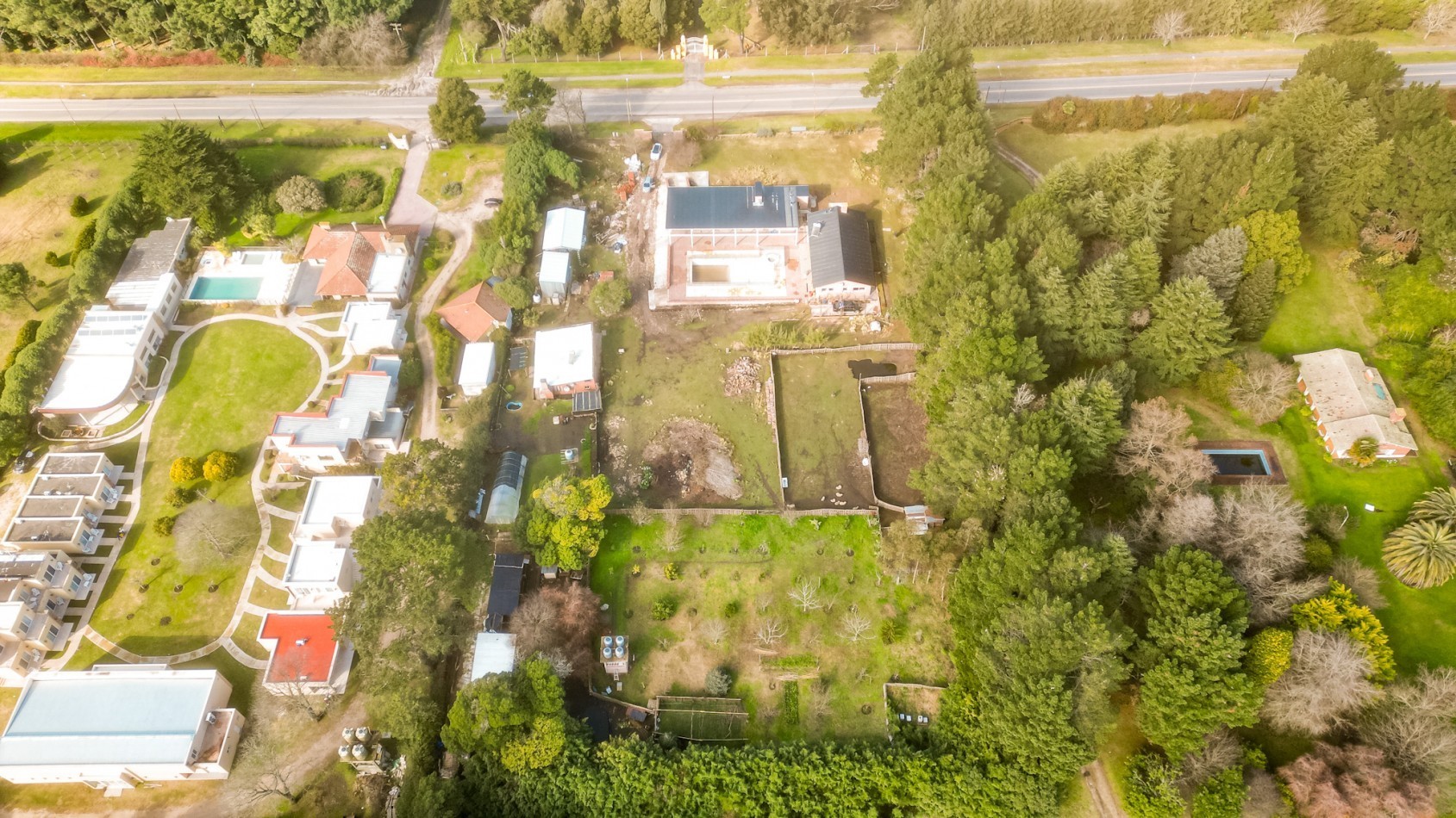 Casa quinta + Salon de Fiestas- Casa de caseros - una hectarea en Sierra de los Padres-1 hectarea